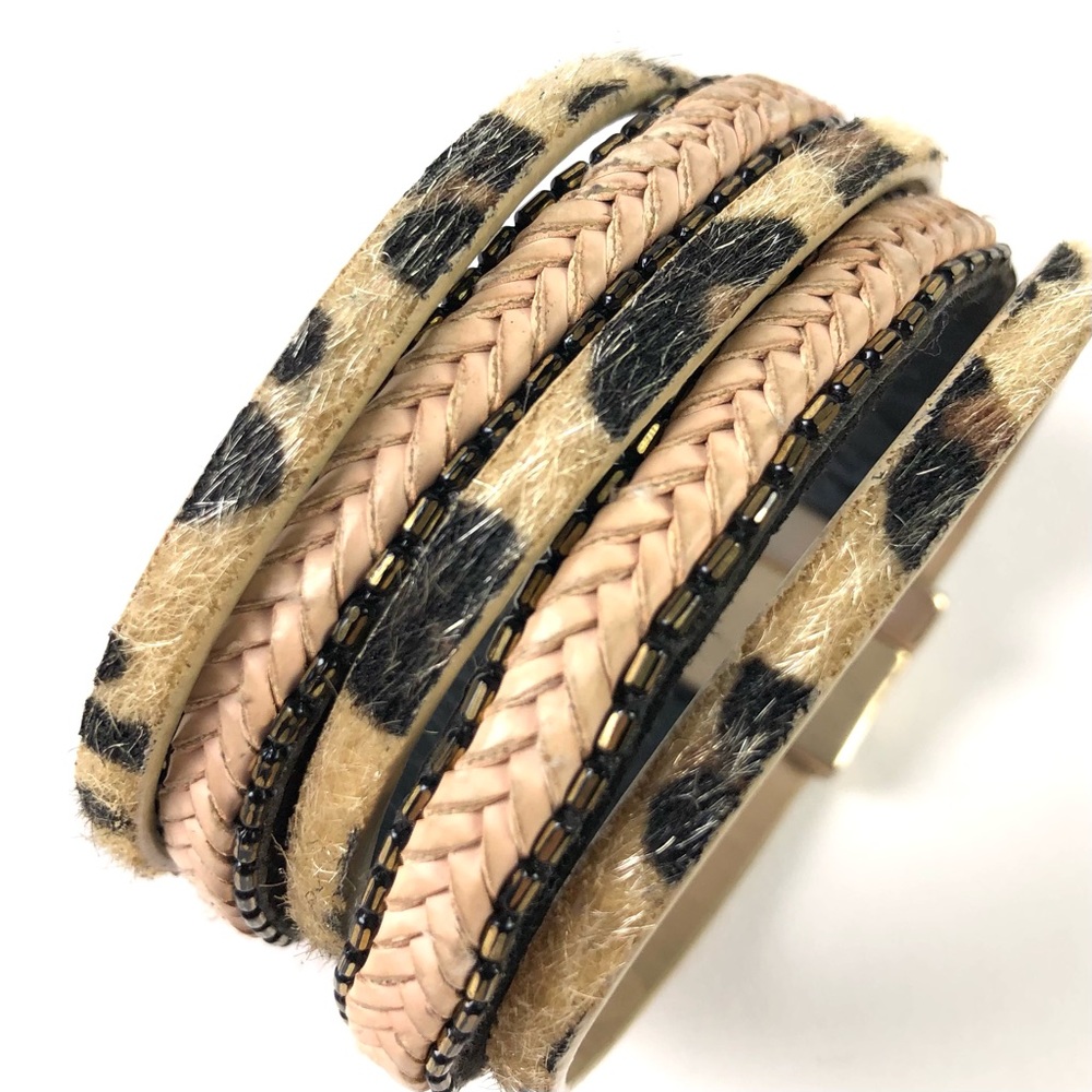 BKE Buckle Leopard Bracelet - Picture 5 of 6